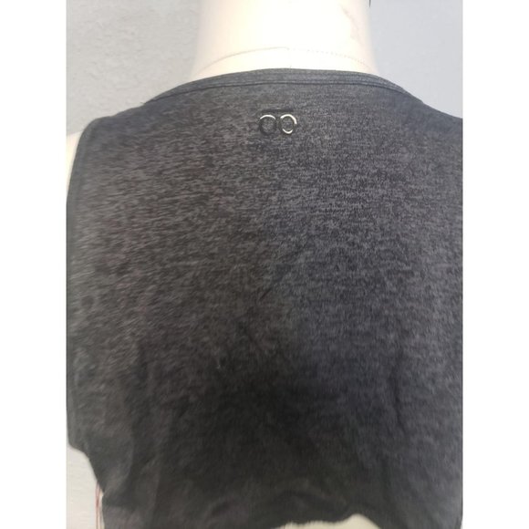 NWT Rezeloot workout top with slit back in Medium - Picture 4 of 10